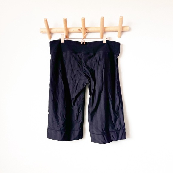 Lululemon Black Striped Clam Digger Bermuda Shorts - Picture 2 of 7